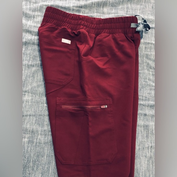 Figs Technical Collection High Waisted Yola Pant XXS Maroon - Picture 14 of 15